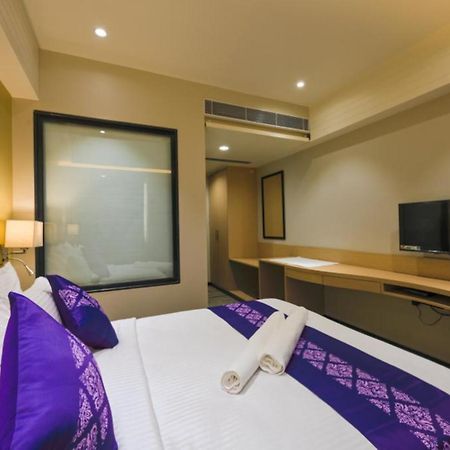 Purple Beds By Vits Dwarkesh, Surat Hotel Salabatpura Eksteriør billede