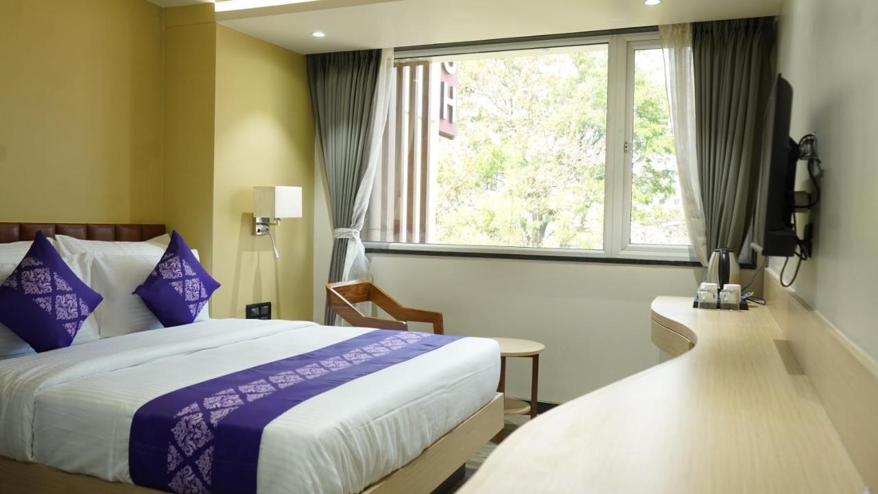 Purple Beds By Vits Dwarkesh, Surat Hotel Salabatpura Eksteriør billede