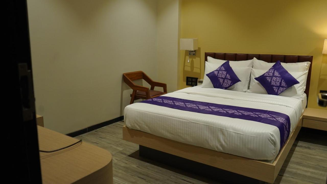Purple Beds By Vits Dwarkesh, Surat Hotel Salabatpura Eksteriør billede