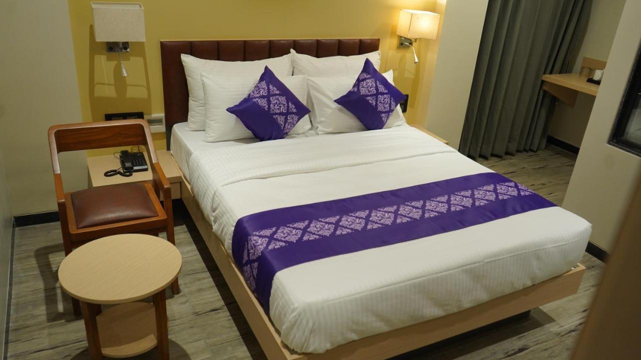 Purple Beds By Vits Dwarkesh, Surat Hotel Salabatpura Eksteriør billede