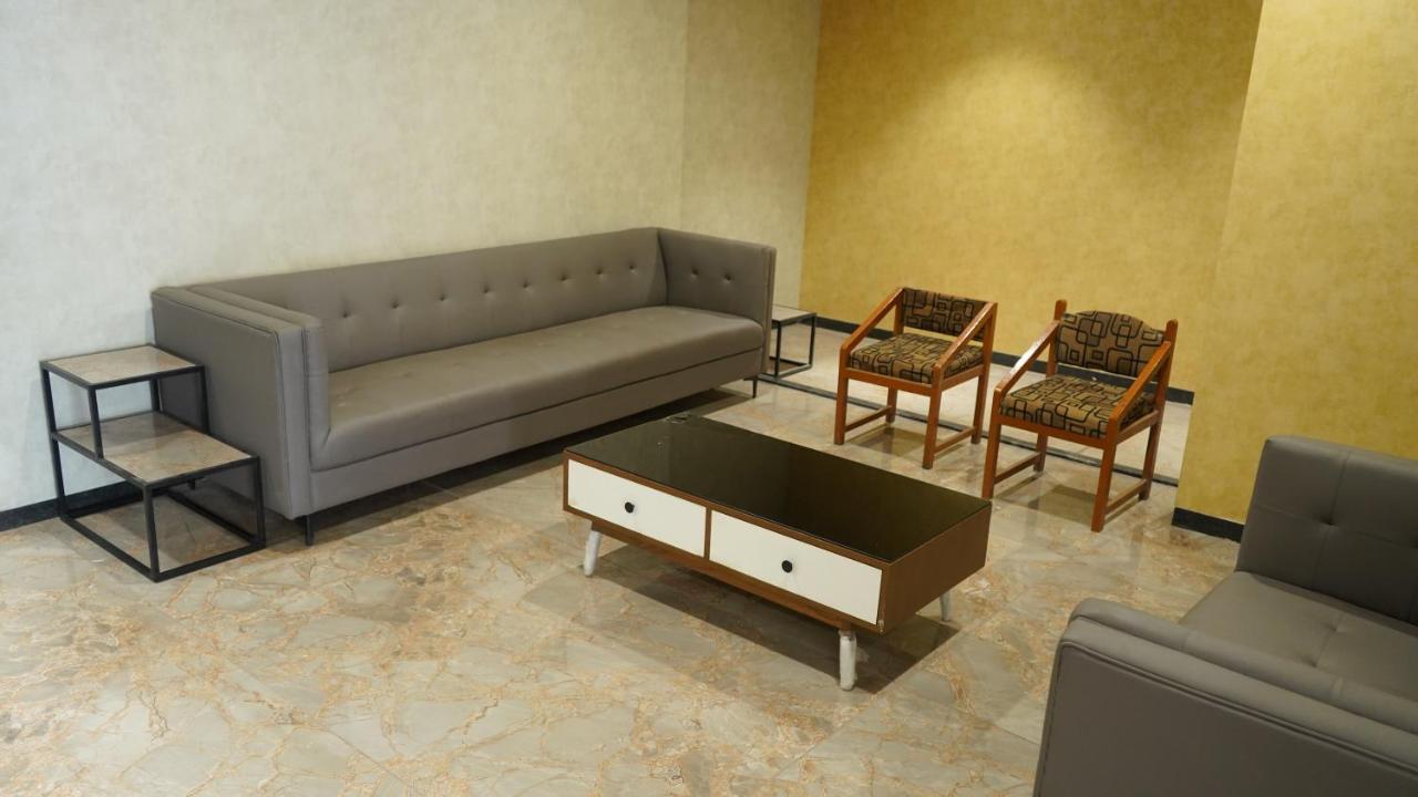 Purple Beds By Vits Dwarkesh, Surat Hotel Salabatpura Eksteriør billede