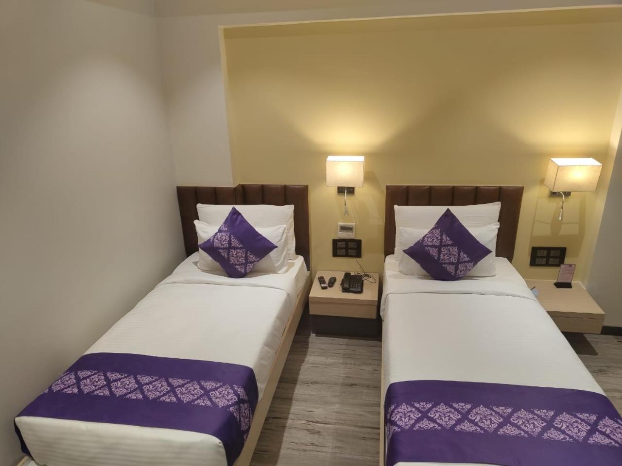 Purple Beds By Vits Dwarkesh, Surat Hotel Salabatpura Eksteriør billede